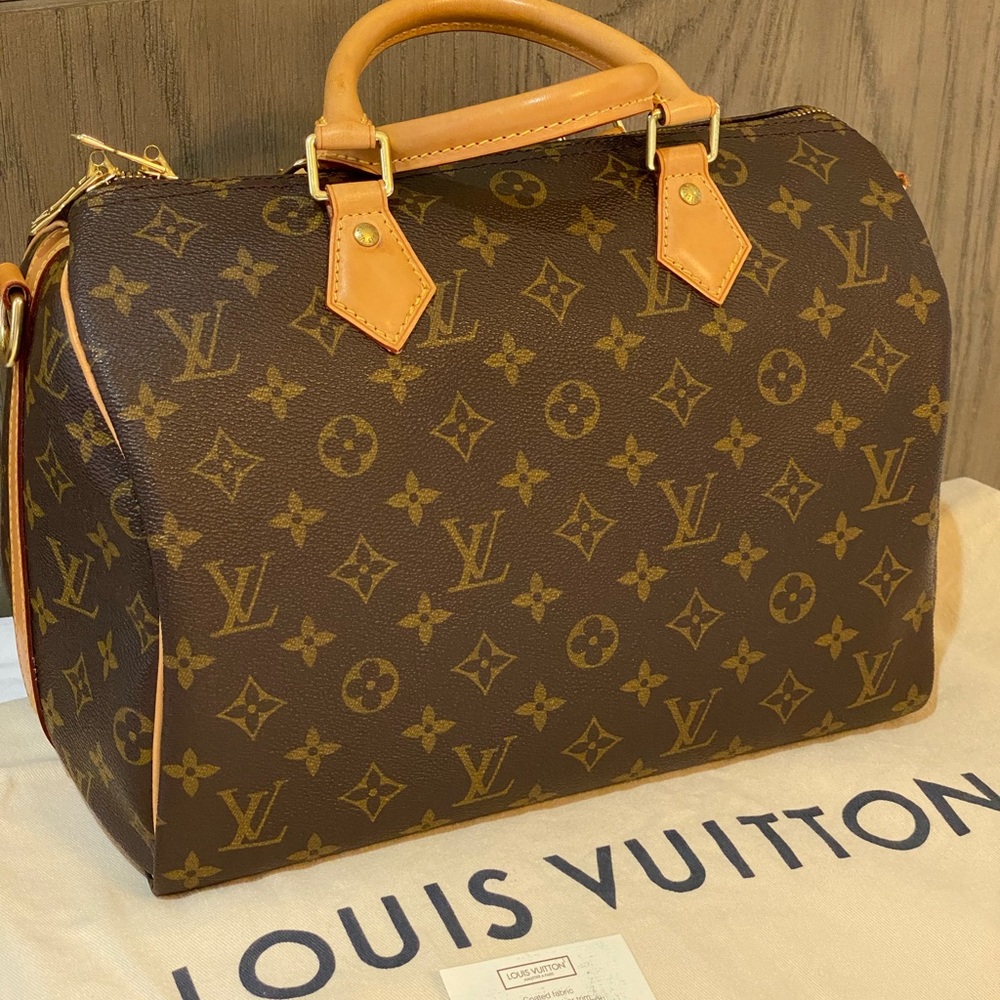 Authentic Louis Vuitton Speedy B 30 in a monogram.